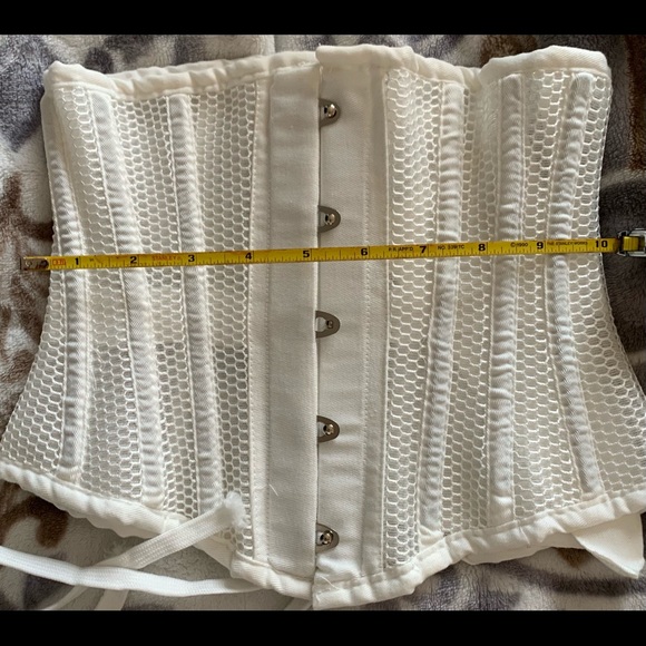 White Corset 💕❤️🤩 - Picture 3 of 8